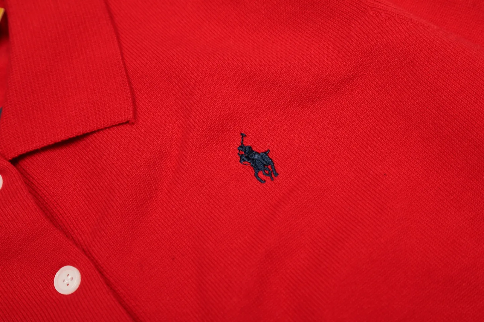 P210 Top quality" Style number: DS210# (not off the shelves all year round) [Ralph Lauren lapel solid color basic pony embroidered logo knitted cardigan long sleeves] ✅Ralph Lauren Ralph Lauren classic basic goddess versatile plain knit lapel cardigan long-sleeved small jacket ✅Main supply platform live broadcast Wholesale entities ✅ZP quality 1:1 version Scan the code to enter the GF website Counter quality ✅Detailed quality The only one in Guangzhou Imported quality cotton yarn Focusing on high-end, cost-effective, and good quality. Needless to say, the version is restored to the original. Loose, comfortable and stress-free. Simple is high-end. Classic is timeless. ✅The upper body is simple and easy to match. A must-have for goddess ootd. Good-looking clothes are never picky. A must-have in the goddess’ wardrobe. Size: S-XL. Color: black, white, gray, navy blue, khaki, pink, apricot, light blue, green, Chinese red.
